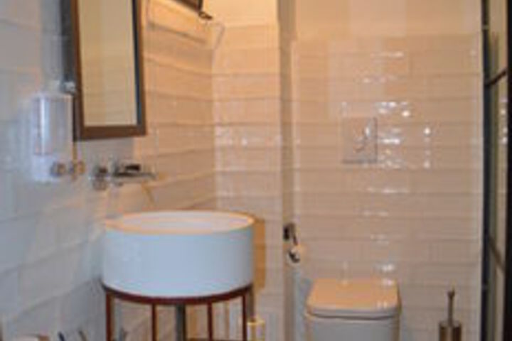 Room 8 of 27