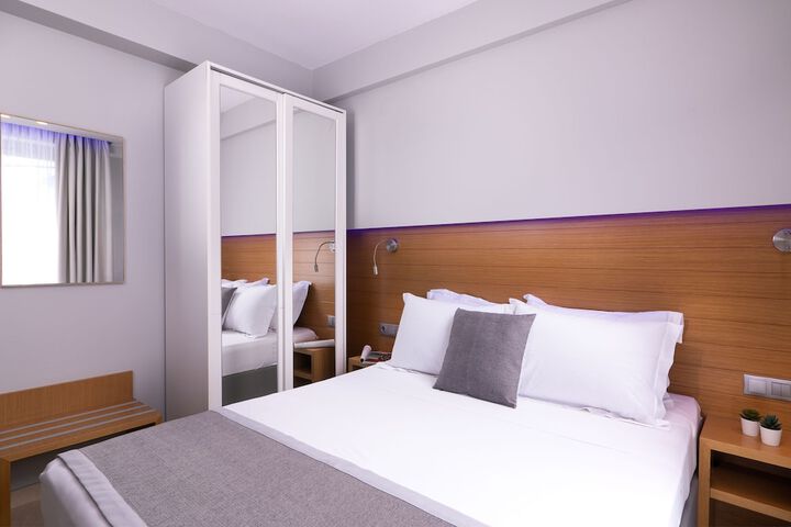 Room 5 of 17