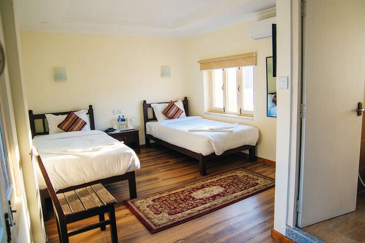 Room 9 of 36