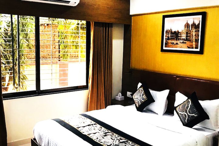 Hotel Crystal Luxury INN