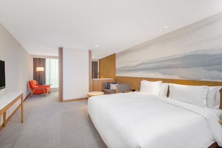Room 4 of 125