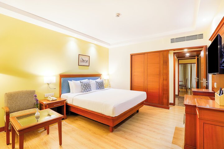 Room 10 of 36