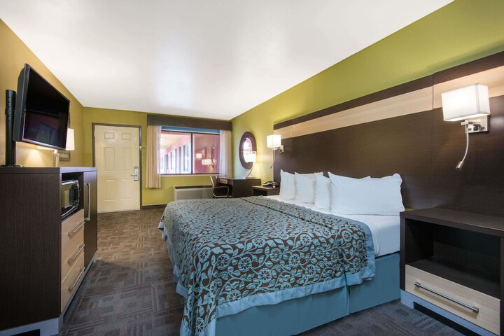Room 25 of 60