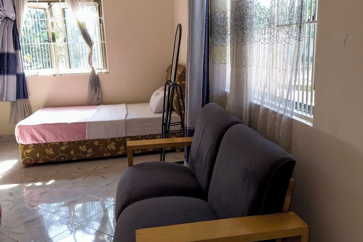 Room 6 of 28