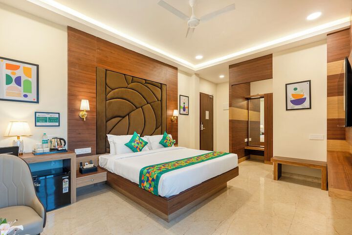 Treebo Premium Pine Tree Courtyard