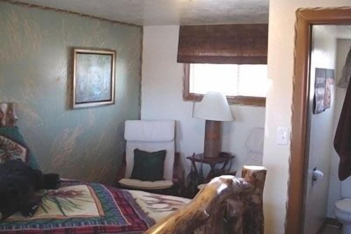 Room 8 of 128