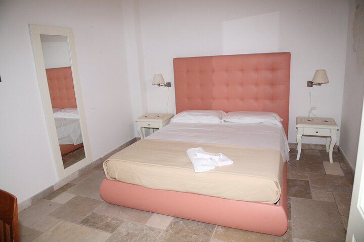 Room 10 of 44