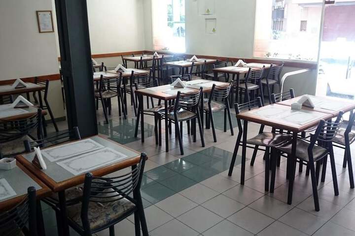 Dining 44 of 52