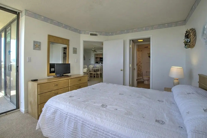 Room 5 of 16