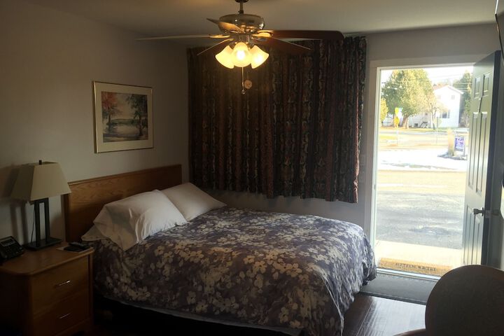 Room 9 of 38