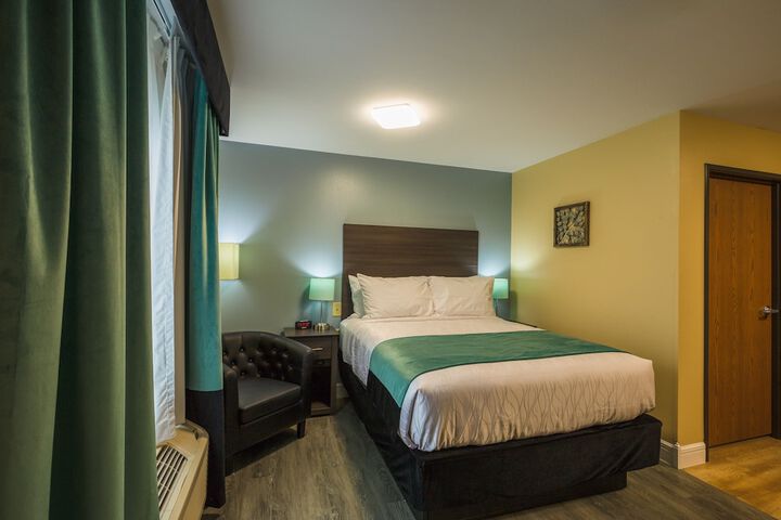 1 Queen Bed (14 of 26)