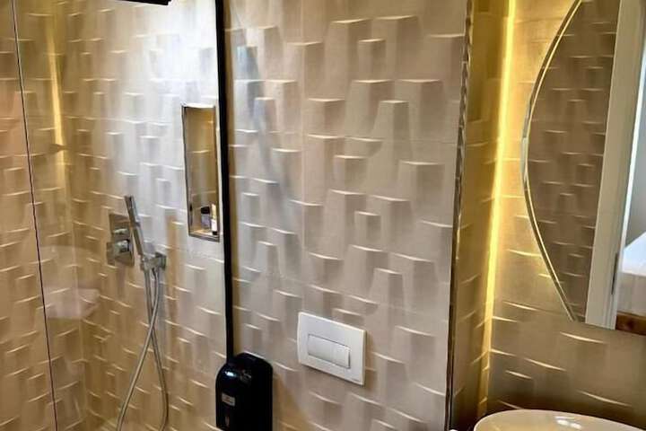 Room 33 of 37