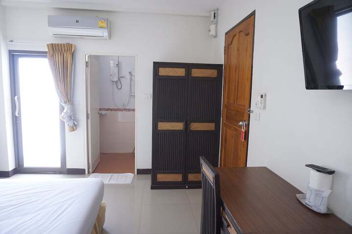 Room 8 of 38