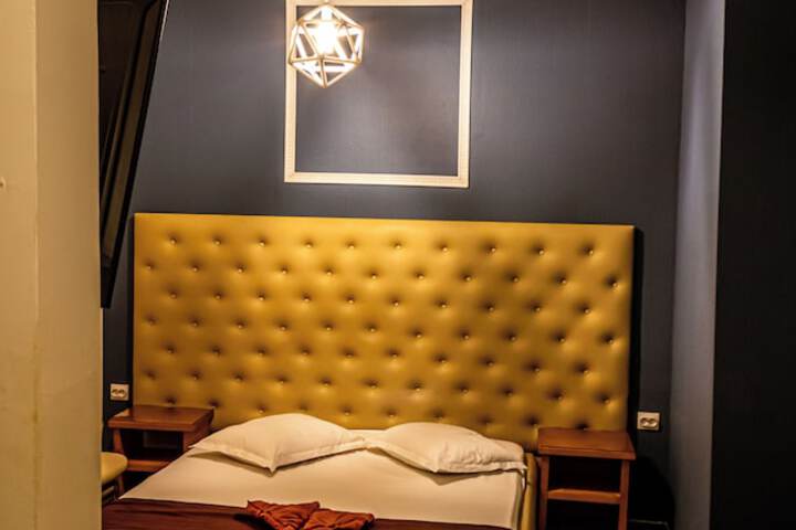 Room 33 of 46