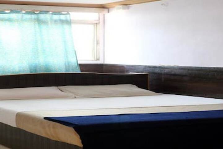 Room 11 of 11