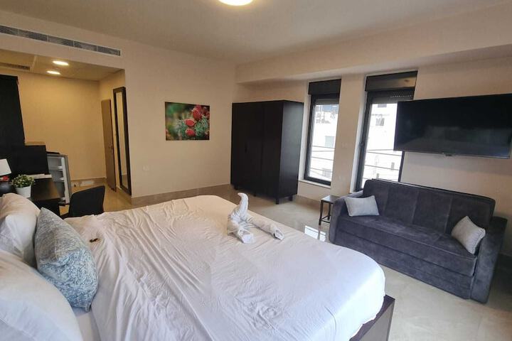 Room 105 of 243
