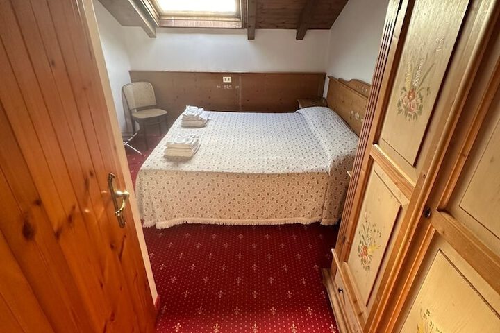 Room 25 of 47