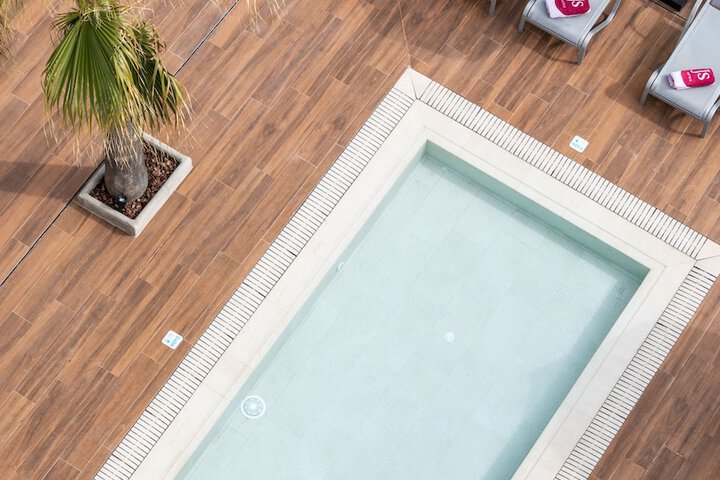 Pools & Facilities
