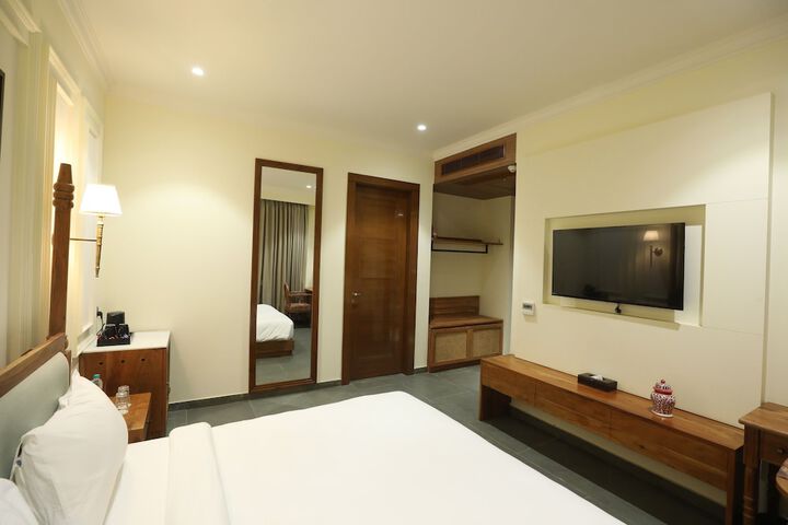 Room 8 of 117