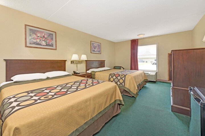 2 Queen Beds (8 of 13)