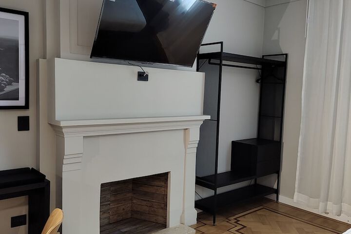 Room 6 of 33