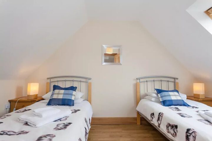 Room 2 of 44
