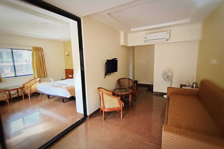 Room 13 of 26