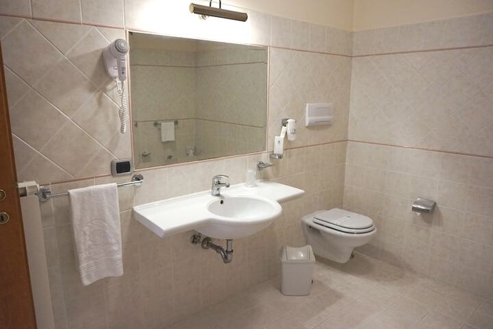 Room 25 of 60