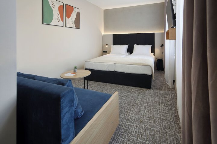 Room 15 of 80