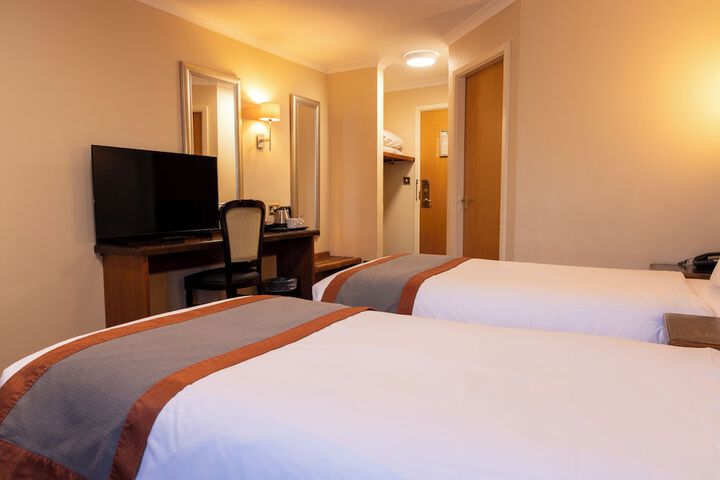 Room 8 of 27