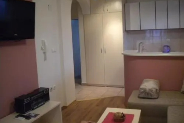 Room 4 of 13