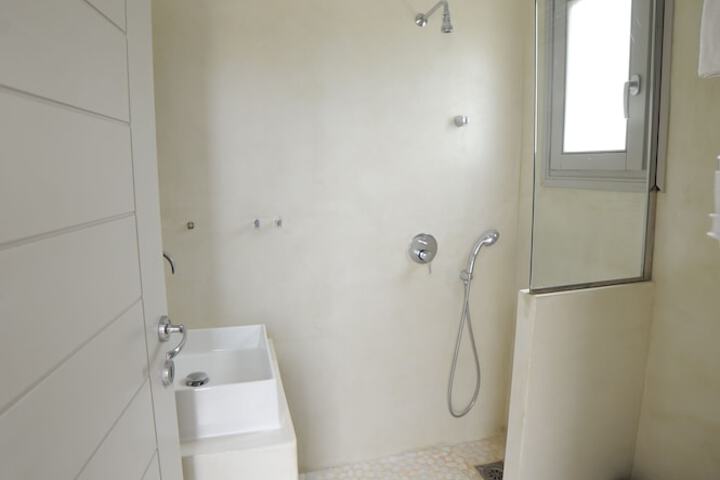 Room 72 of 112