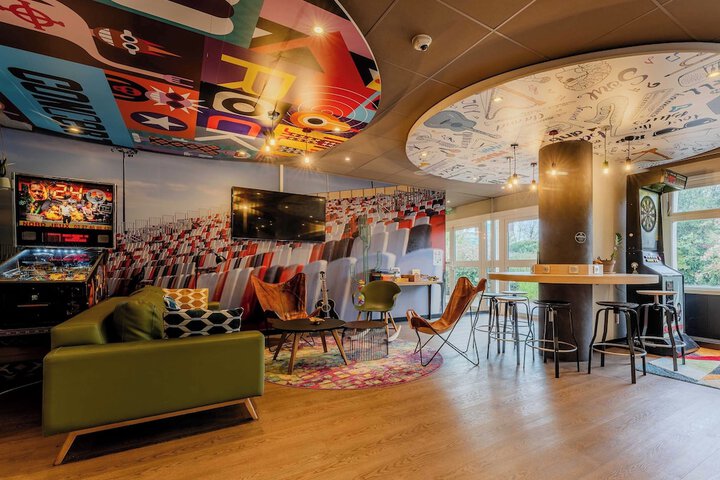 Entrance & Lobby
