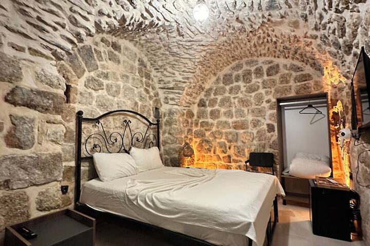 Room 9 of 21