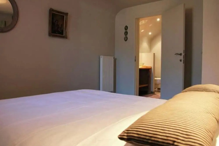 Room 4 of 22
