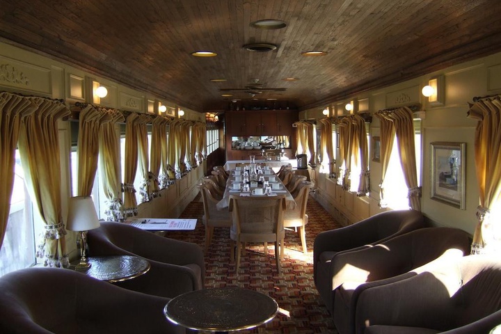 Dining 10 of 12