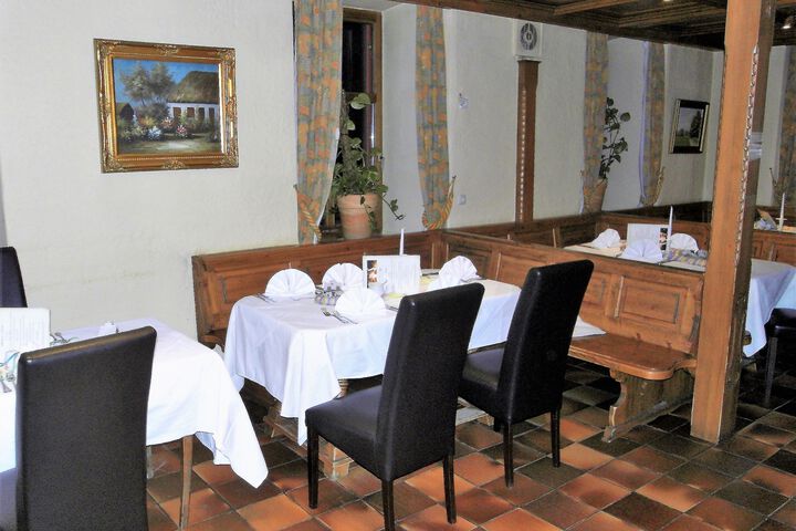 Dining 32 of 46