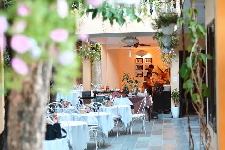 Dining 92 of 113