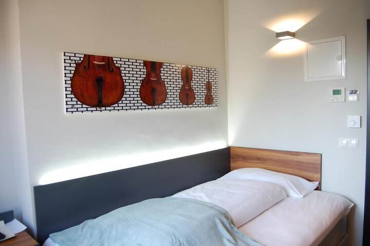 Room 12 of 67