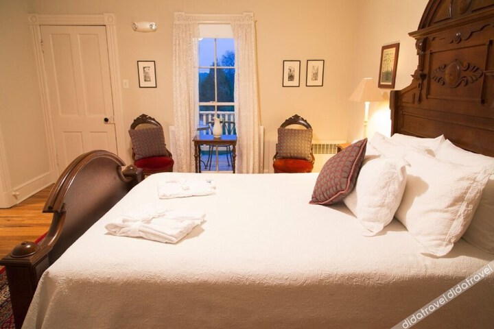 Suite 54 of 60