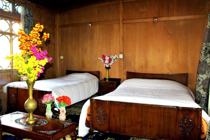 Room 6 of 14