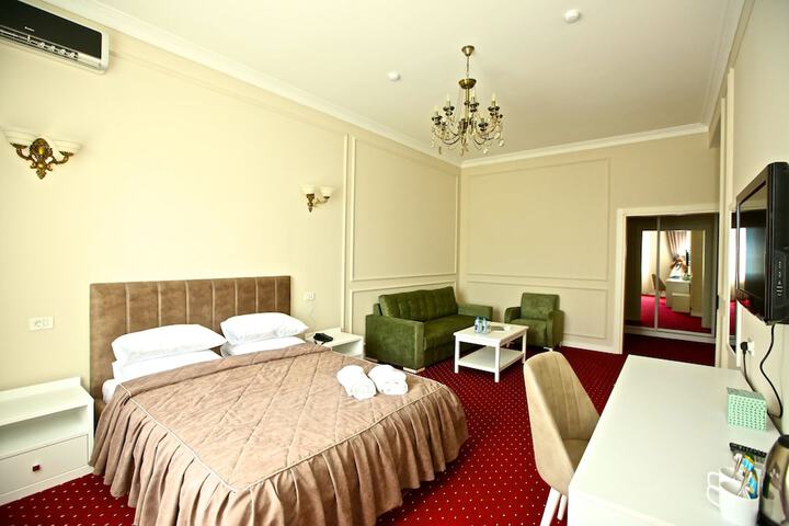 Room 12 of 24