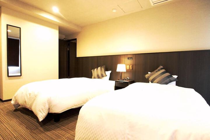 Room 13 of 26