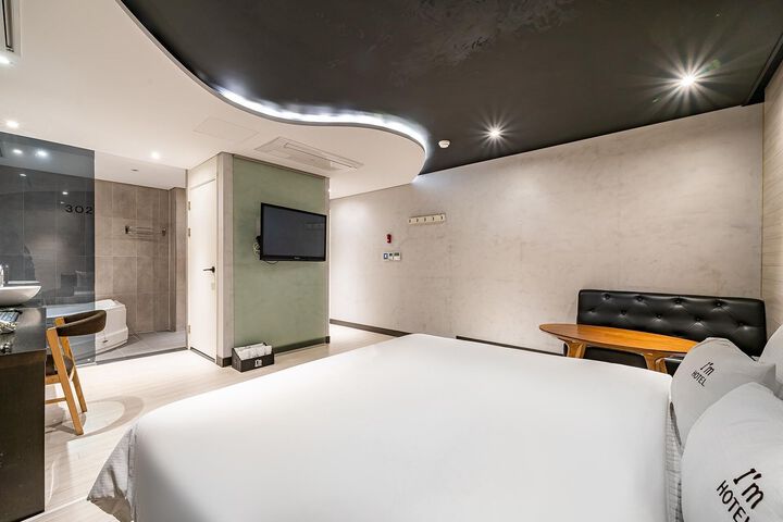 Room 35 of 65