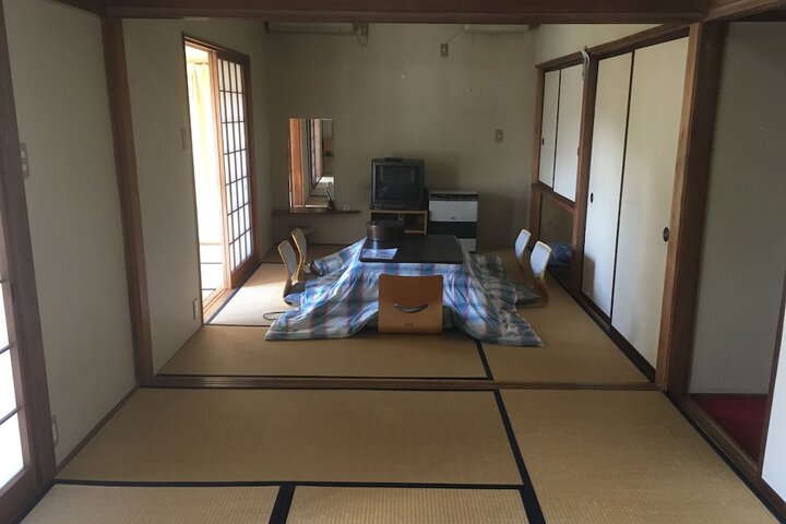 Room 3 of 33