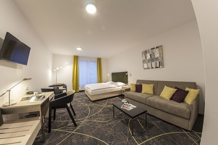 Room 6 of 37