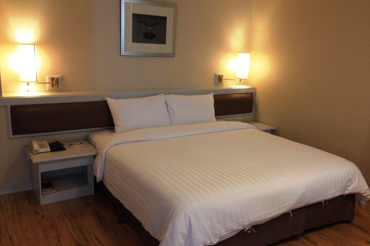 Room 10 of 76