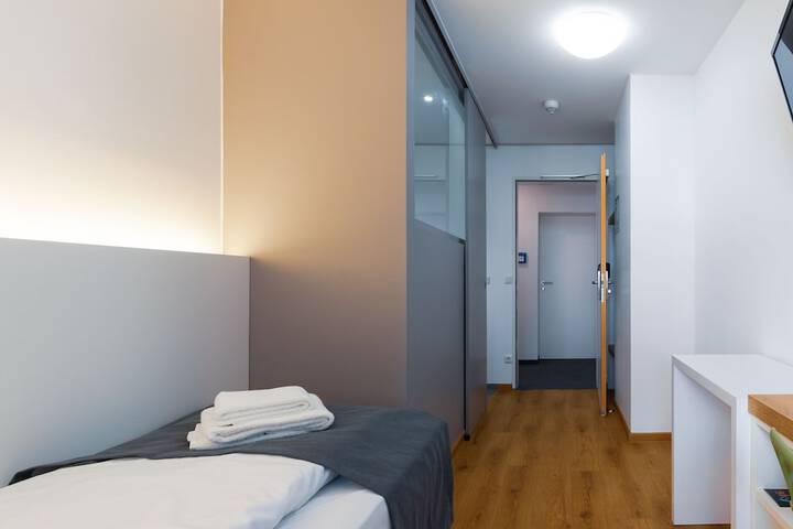 Room 13 of 44