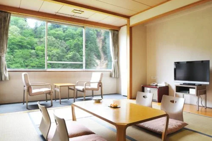 Room 5 of 7