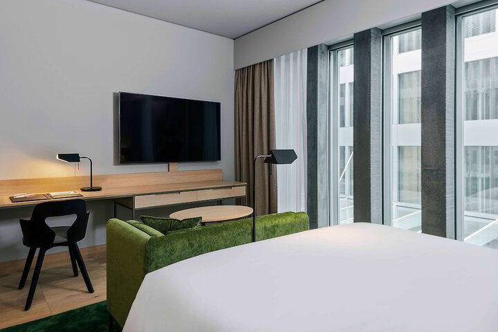Room 17 of 125